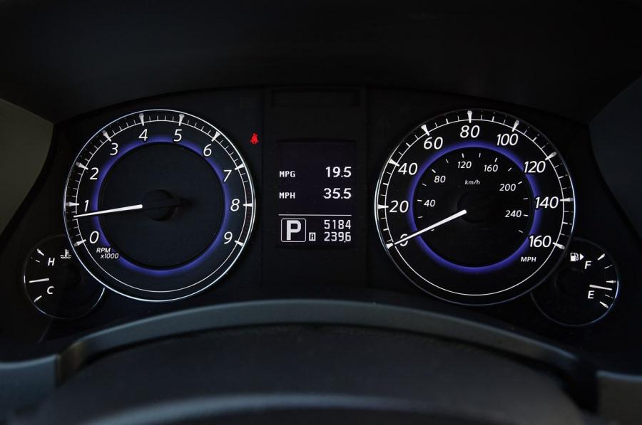  Infiniti EX35 2012 года  (фото 19 из 42)